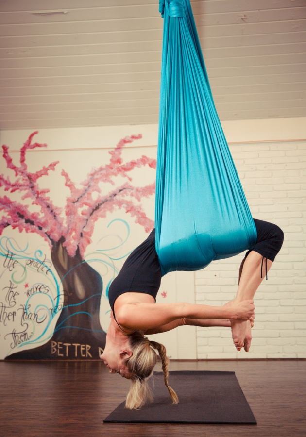 Buy Aerial Yoga Hammock 5.5 Yards Aerial Silk Fabric Yoga Swing for Antigravity  Yoga Inversion Include Daisy Chain,Carabiner and Pose Guide (Turquoise)  Online at Low Prices in India - Amazon.in